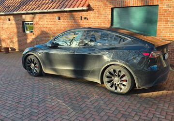 Tesla Model Y 47.500 km 39.995 &euro; Ganderkesee 27777