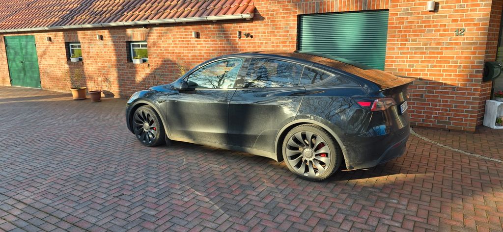 Tesla Model Y 47.500 km 39.995 &euro; Ganderkesee 27777