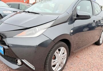 Toyota Aygo (X) 81.600 km 7.599 &euro; Delmenhorst 27755