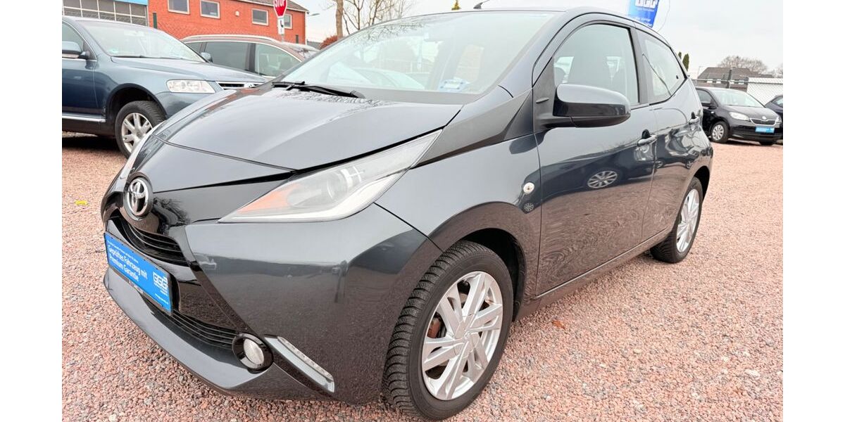 Toyota Aygo (X) 81.600 km 7.599 &euro; Delmenhorst 27755