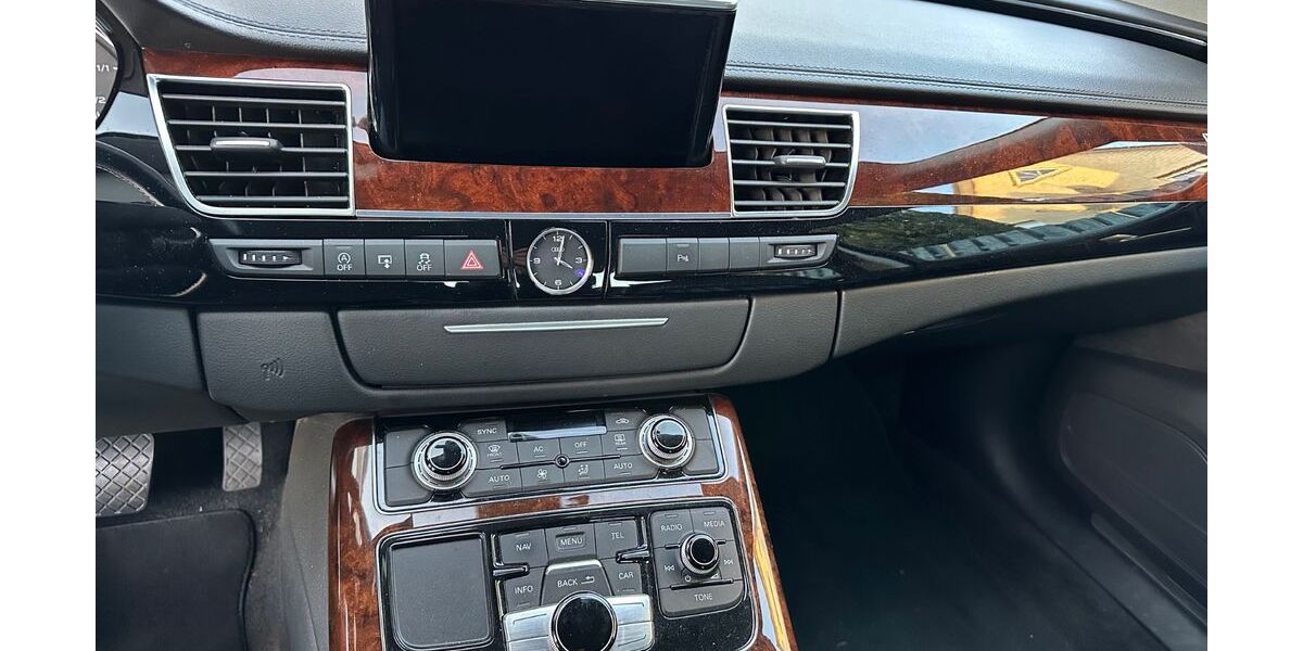 Audi A8 198.000 km 16.900 &euro; Bremen 28217