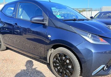 Toyota Aygo (X) 71.600 km 7.699 &euro; Delmenhorst 27755