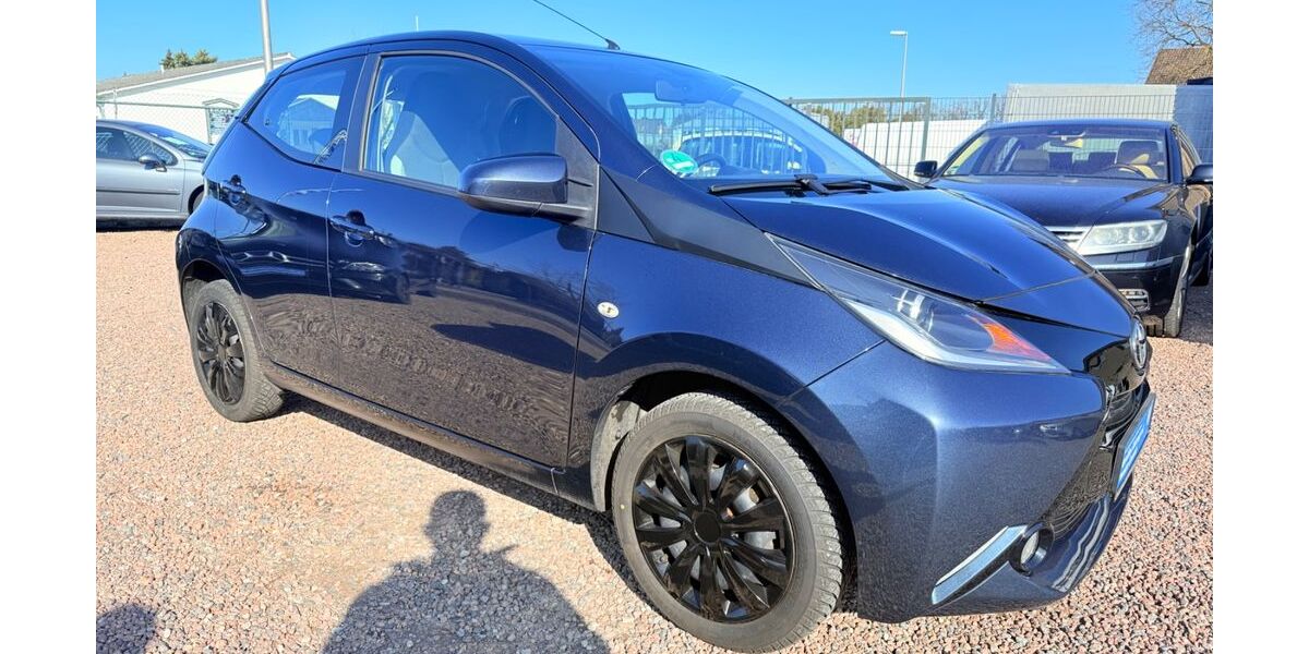 Toyota Aygo (X) 71.600 km 7.699 &euro; Delmenhorst 27755