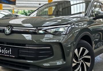 VW Tiguan 9.000 km 33.975 &euro; Wallhöfen bei Bremen 27729