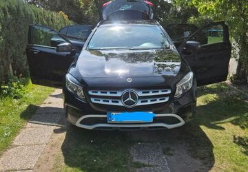 Mercedes-Benz GLA 180 136.000 km 12.500 &euro; Bremen 28779